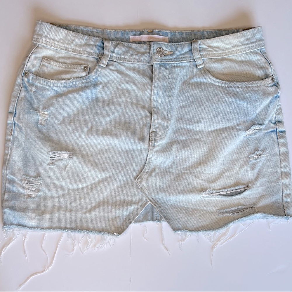 Zara Trafaluc Denim Mini Skirt - Light Wash Distressed - Size Large - EUC